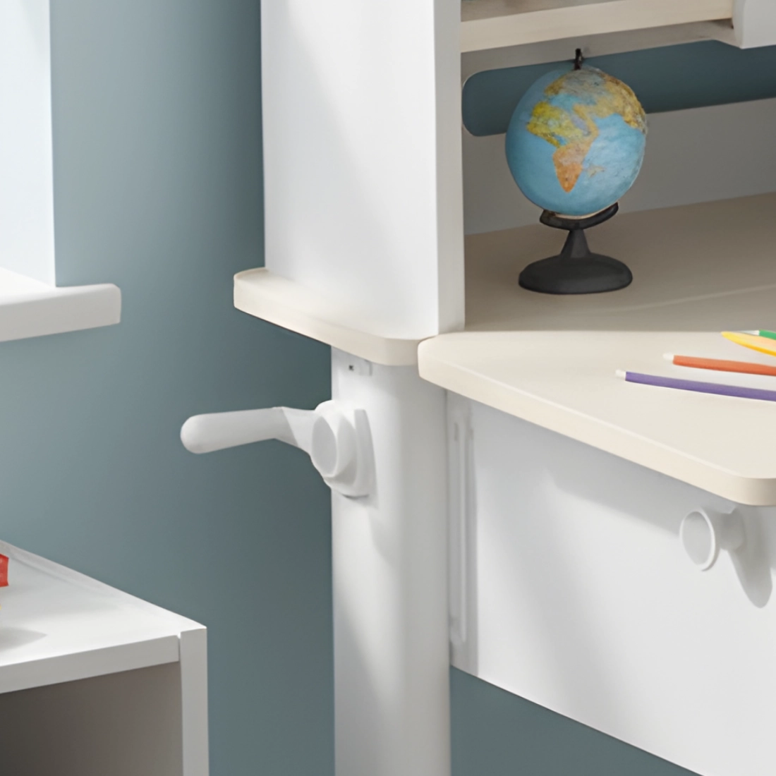 Regulacja wysokości korbką 56–75 cm