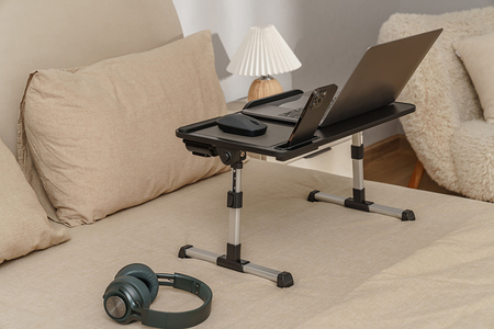 Stolik regulowany na łóżko Beddy M Czarny buk