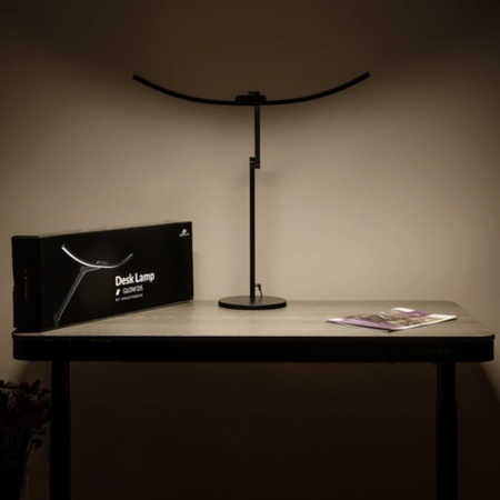 Biurko elektryczne 120×60 z fotelem Springle 44 i lampą biurkową Glow D5